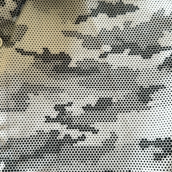 New Robert Graham Camo Button Down Long Sleeve Shirt, XL - Picture 5 of 6